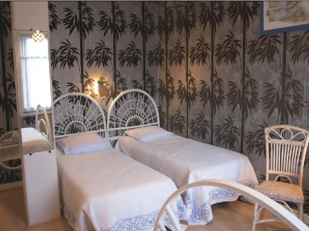Logis Hotel Les Tilleuls Saint-Cirgues-de-Jordanne Quarto foto
