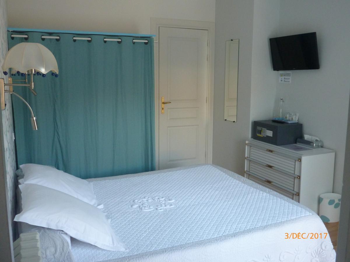 Logis Hotel Les Tilleuls Saint-Cirgues-de-Jordanne Quarto foto
